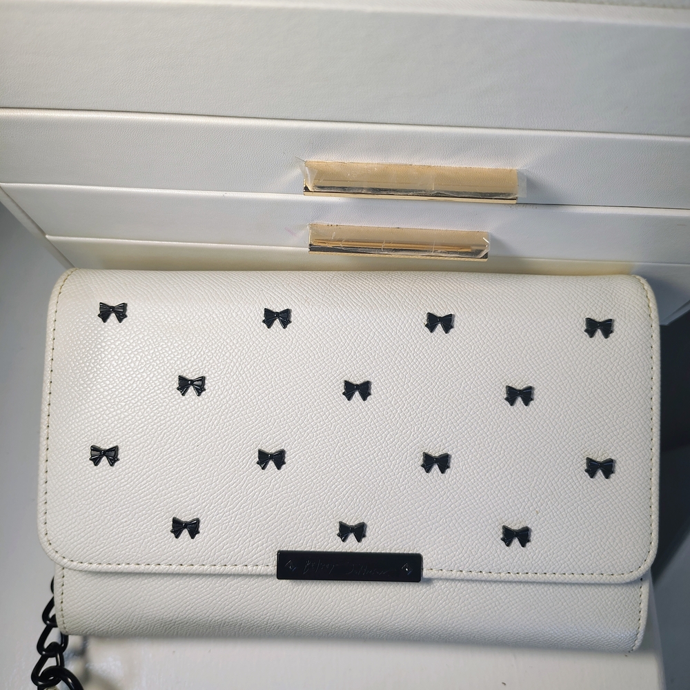 Betsey Johnson Ivory Crossbody Bag with Black Bow Accents - Picture 10 of 11